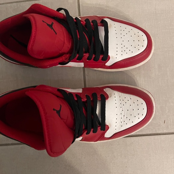 Men Nike Jordans Low - Picture 2 of 7